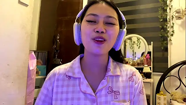 Snapshot of GlindaDejardin chatting on May 2026 06:47:02 PM GlindaDejardin online show from May 2026 06:47:02 PM