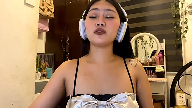 Snapshot of GlindaDejardin chatting on May 2026 05:53:02 PM GlindaDejardin online show from May 2026 05:53:02 PM