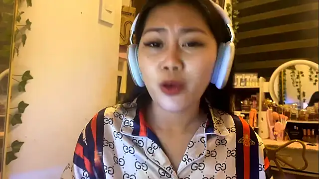 Snapshot of GlindaDejardin chatting on May 2026 05:20:02 PM GlindaDejardin online show from May 2026 05:20:02 PM