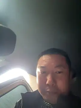 Snapshot of DONGBEIDIYIYINWA chatting on April 2026 07:05:01 AM DONGBEIDIYIYINWA online show from April 2026 07:05:01 AM