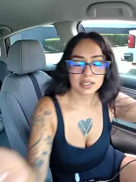 Controllercutie online show from May 2026 05:51:01 PM