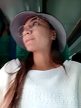 Leticia Hinkley  online show from April 2026 11:19:02 AM