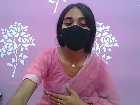 Snapshot of Shanaya_xo chatting on July 2026 11:24:02 PM Shanaya xo online show from July 2026 11:24:02 PM