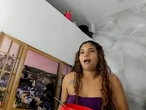 Snapshot of EllyBloom chatting on May 2026 01:38:02 PM EllyBloom online show from May 2026 01:38:02 PM