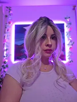ItsAuroraBorealis online show from May 2026 02:53:02 AM