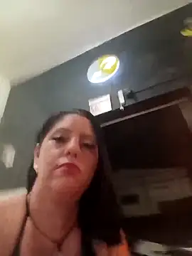 Snapshot of suziferreti chatting on April 2026 01:03:01 AM suziferreti online show from April 2026 01:03:01 AM