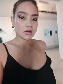 SANDY QUEEN online show from April 2026 11:44:01 PM