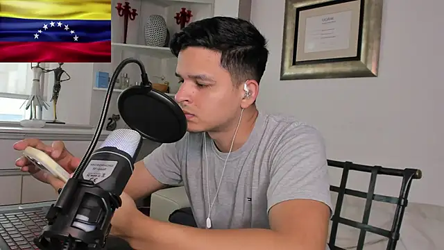 Snapshot of matrix1998 chatting on April 2026 10:00:02 PM matrix1998 online show from April 2026 10:00:02 PM