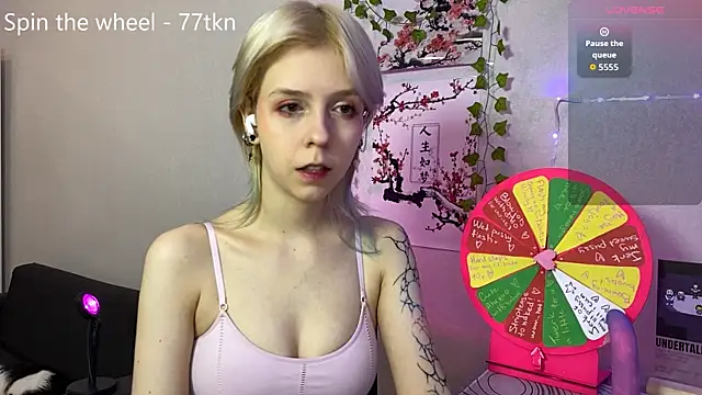LunaBless online show from May 2026 09:31:01 PM