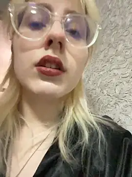 Snapshot of Picxel_ chatting on April 2026 05:02:02 PM Picxel online show from April 2026 05:02:02 PM