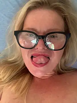 Love Lee xo online show from June 2026 02:33:02 PM
