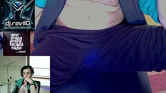 Snapshot of OllyFummler chatting on April 2026 03:06:01 PM OllyFummler online show from April 2026 03:06:01 PM