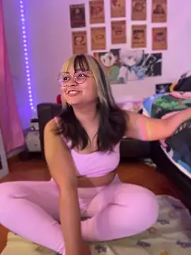 Snapshot of ZoeyDoll_ chatting on April 2026 12:43:01 PM ZoeyDoll online show from April 2026 12:43:01 PM