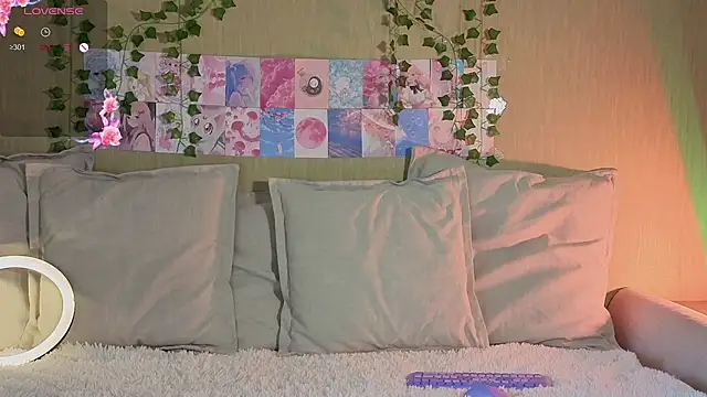 Snapshot of LunaNyanmi chatting on April 2026 09:02:01 AM LunaNyanmi online show from April 2026 09:02:01 AM