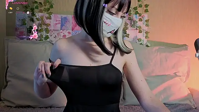 LunaNyanmi online show from May 2026 12:24:01 PM