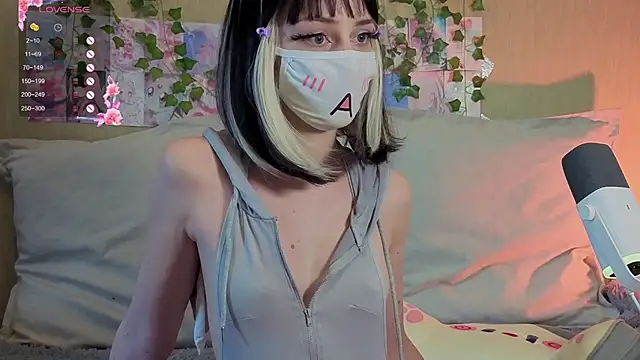 LunaNyanmi online show from May 2026 01:18:02 PM