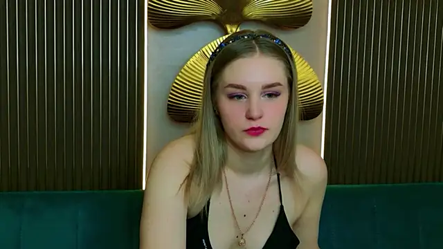Molly Voses online show from April 2026 08:44:01 PM