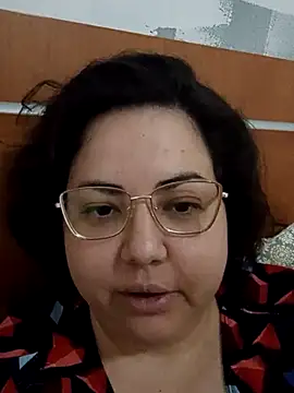 Monserratmontes online show from April 2026 01:49:02 PM