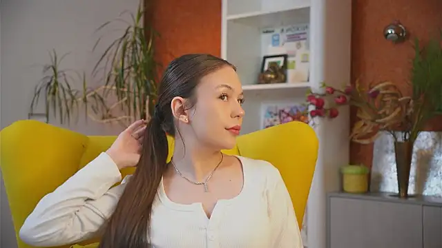 Snapshot of HeidiScarber chatting on April 2026 11:48:01 AM HeidiScarber online show from April 2026 11:48:01 AM