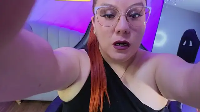 Snapshot of tezzaniut_t chatting on May 2026 02:40:01 AM tezzaniut t online show from May 2026 02:40:01 AM