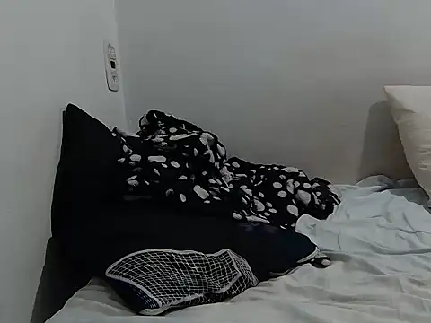 Snapshot of shayna_shayna chatting on April 2026 12:22:01 AM shayna shayna online show from April 2026 12:22:01 AM