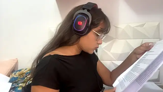 Snapshot of IsisValentine chatting on April 2026 06:14:02 PM IsisValentine online show from April 2026 06:14:02 PM