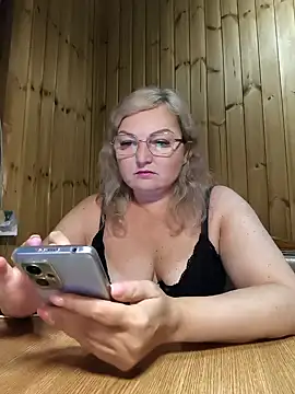 White-Chocolatte online show from May 2026 04:02:02 PM