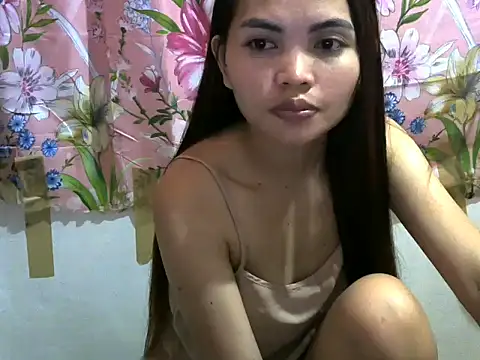 Snapshot of petitegirl123 chatting on April 2026 01:11:01 PM petitegirl123 online show from April 2026 01:11:01 PM