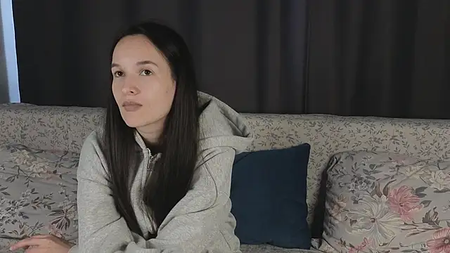 Snapshot of CutieFru1t chatting on April 2026 08:20:01 AM CutieFru1t online show from April 2026 08:20:01 AM