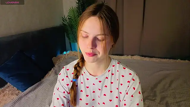 Snapshot of Diana_Broooks chatting on May 2026 01:00:02 AM Diana Broooks online show from May 2026 01:00:02 AM