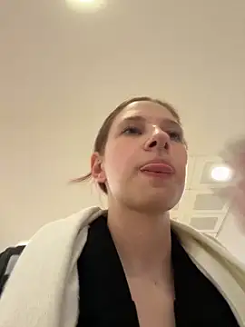 Snapshot of michelle_lovique chatting on April 2026 08:28:02 AM michelle lovique online show from April 2026 08:28:02 AM