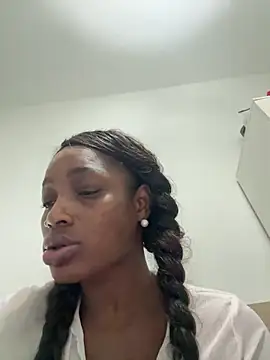browniee777 online show from May 2026 09:41:02 PM