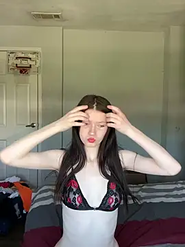 Snapshot of Munchkinbaby72318 chatting on April 2026 05:13:02 PM Munchkinbaby72318 online show from April 2026 05:13:02 PM