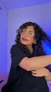 Snapshot of holaRosa chatting on May 2026 11:00:02 PM holaRosa online show from May 2026 11:00:02 PM