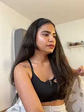 holaRosa online show from June 2026 08:01:01 PM