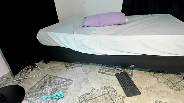 aisshalee online show from June 2026 11:10:01 PM