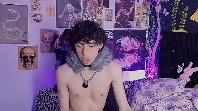 Snapshot of Otter_Moon chatting on May 2026 03:13:02 AM Otter Moon online show from May 2026 03:13:02 AM