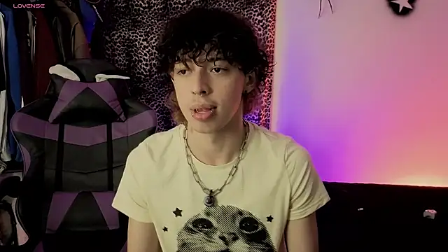 Snapshot of Otter_Moon chatting on July 2026 03:45:02 AM Otter Moon online show from July 2026 03:45:02 AM