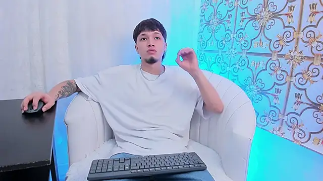 NewDannii online show from April 2026 12:38:01 PM