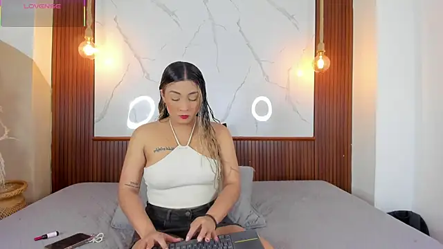 Snapshot of Eroticxcouple chatting on May 2026 04:23:01 PM Eroticxcouple online show from May 2026 04:23:01 PM