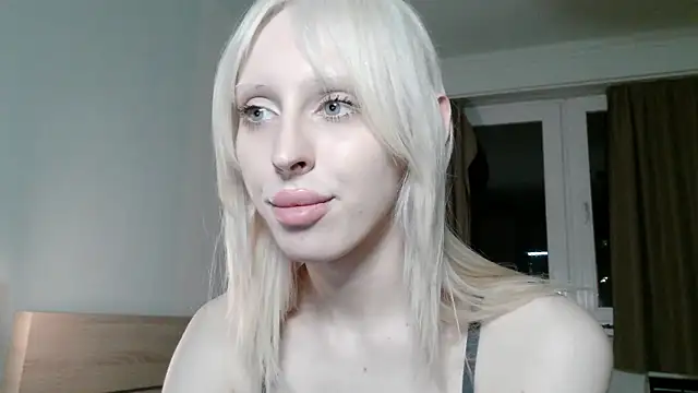 Snapshot of Sora100000 chatting on April 2026 06:52:01 PM Sora100000 online show from April 2026 06:52:01 PM