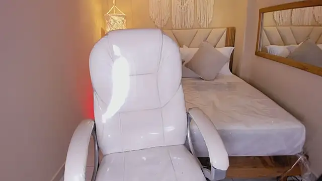 DulceAnngel online show from April 2026 04:56:01 AM