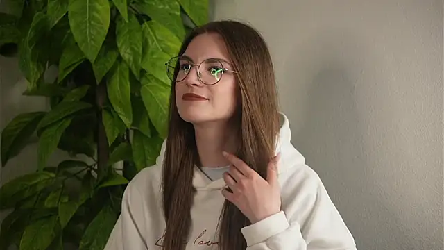 Snapshot of ToyaEssex chatting on April 2026 12:21:01 PM ToyaEssex online show from April 2026 12:21:01 PM