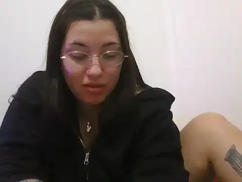 Snapshot of cherryxxox chatting on April 2026 01:52:02 AM cherryxxox online show from April 2026 01:52:02 AM