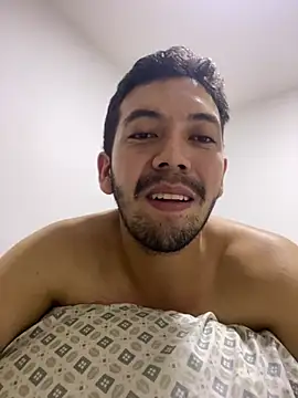 Snapshot of oskrarmop chatting on April 2026 03:34:02 AM oskrarmop online show from April 2026 03:34:02 AM