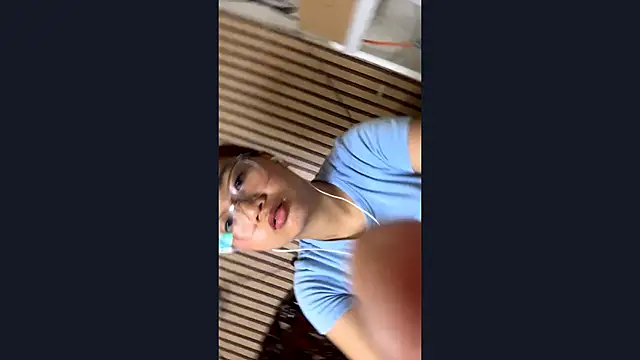 Snapshot of SheenaMcbrien chatting on April 2026 11:15:01 AM SheenaMcbrien online show from April 2026 11:15:01 AM