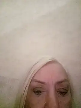 Snapshot of Julia20X chatting on April 2026 07:40:02 PM Julia20X online show from April 2026 07:40:02 PM