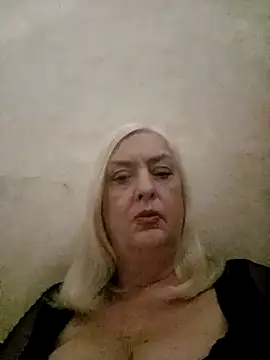 Snapshot of Julia20X chatting on April 2026 07:58:01 PM Julia20X online show from April 2026 07:58:01 PM