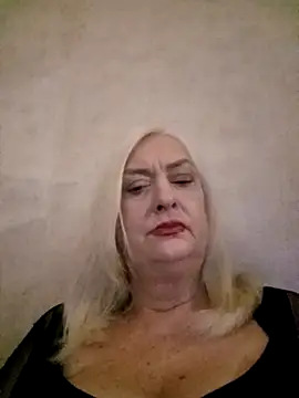 Snapshot of Julia20X chatting on April 2026 04:48:02 PM Julia20X online show from April 2026 04:48:02 PM