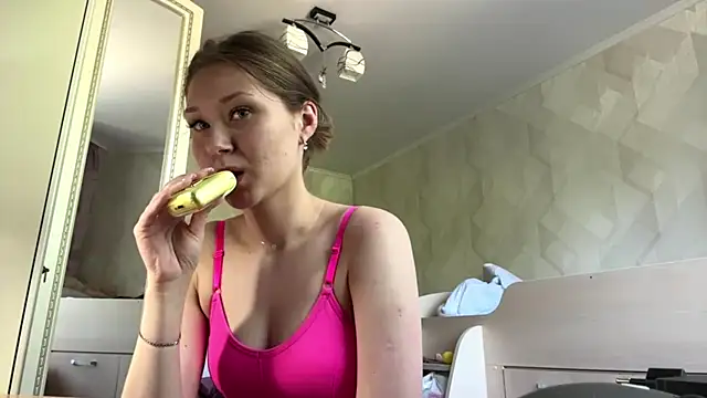 UncaringArtery online show from May 2026 06:33:01 AM